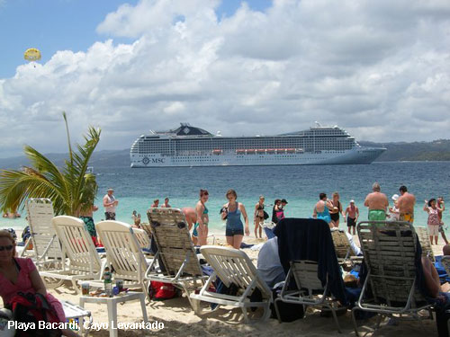 Vacanta in Playa Bacardi, Cayo Levantado, vacante de vis, calatorie, insule si locuri de scufundat, top plaje de vis